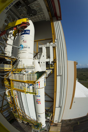 Ariane 5 in the BAF ready for transfer to the launch pad
