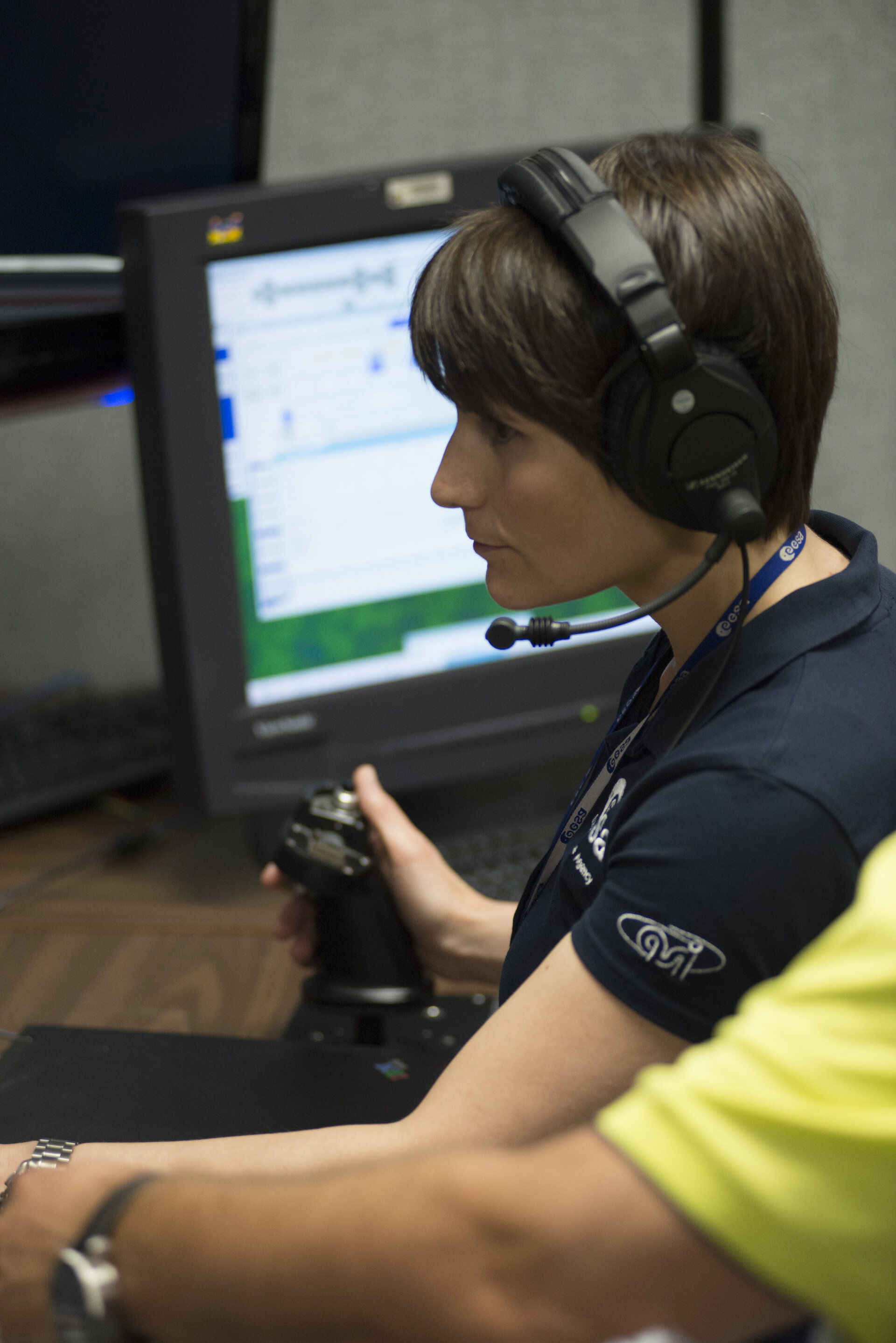 Samantha trains for her robotic arm duties at JSC 