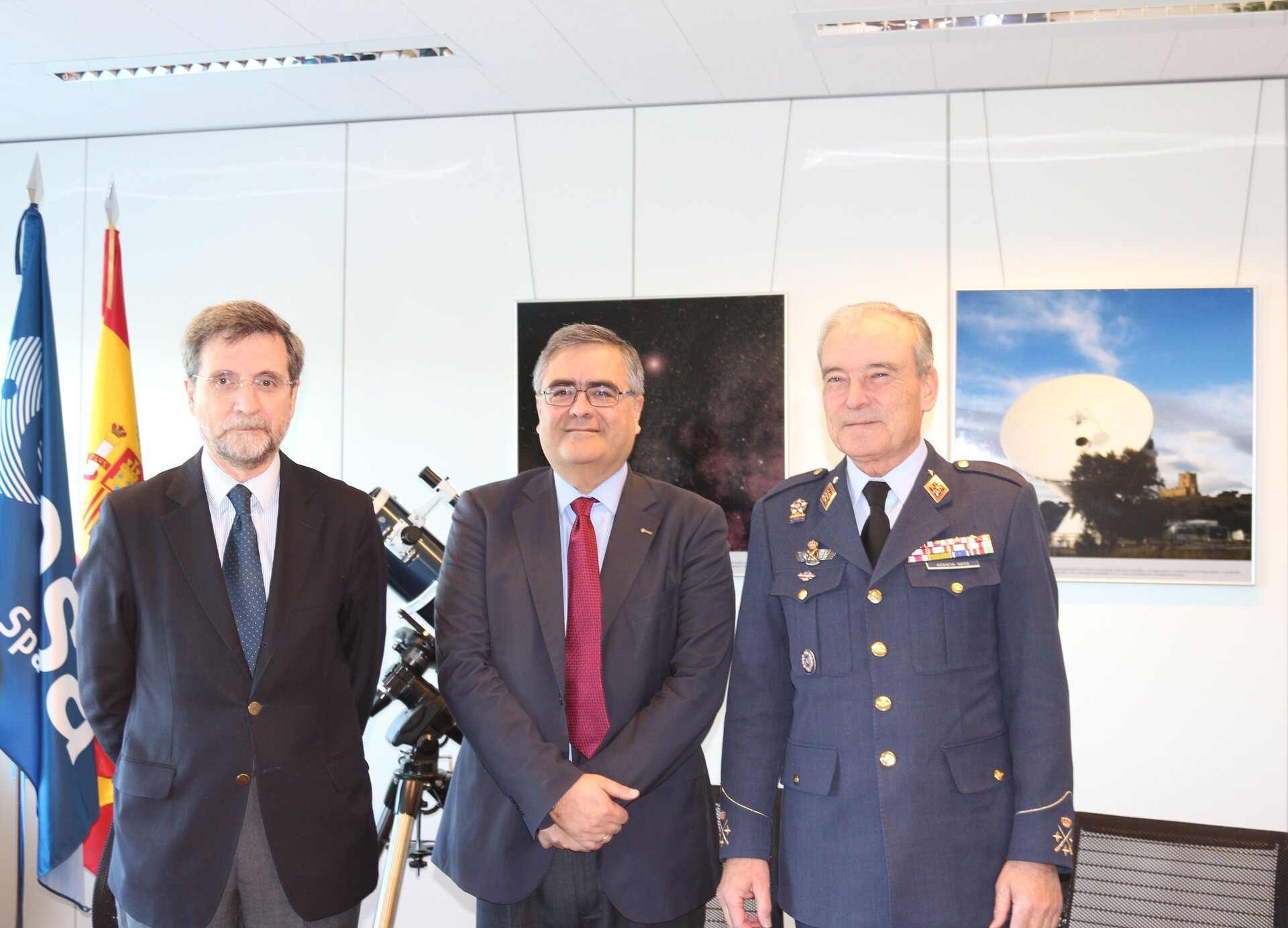 Firma del acuerdo CESAR en ESAC, Centro de Astronomía Espacial de la ESA