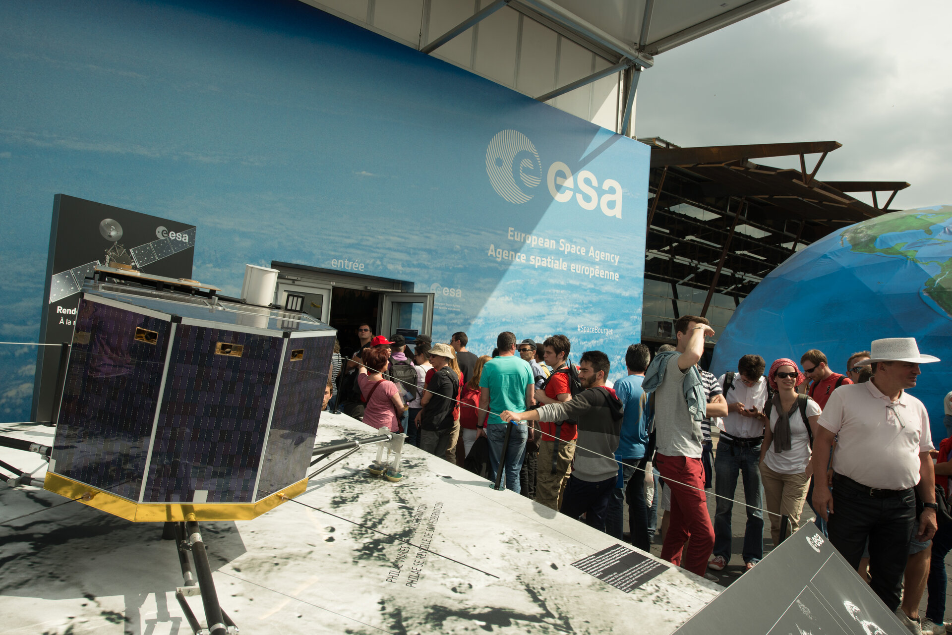 Public in front of the ESA Pavilion, Paris Air and Space Show
