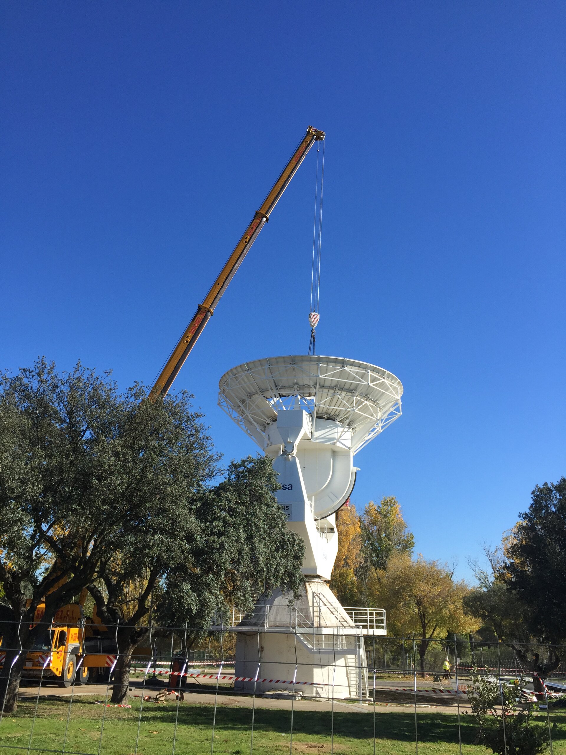 VIL-4 antenna removal at ESAC