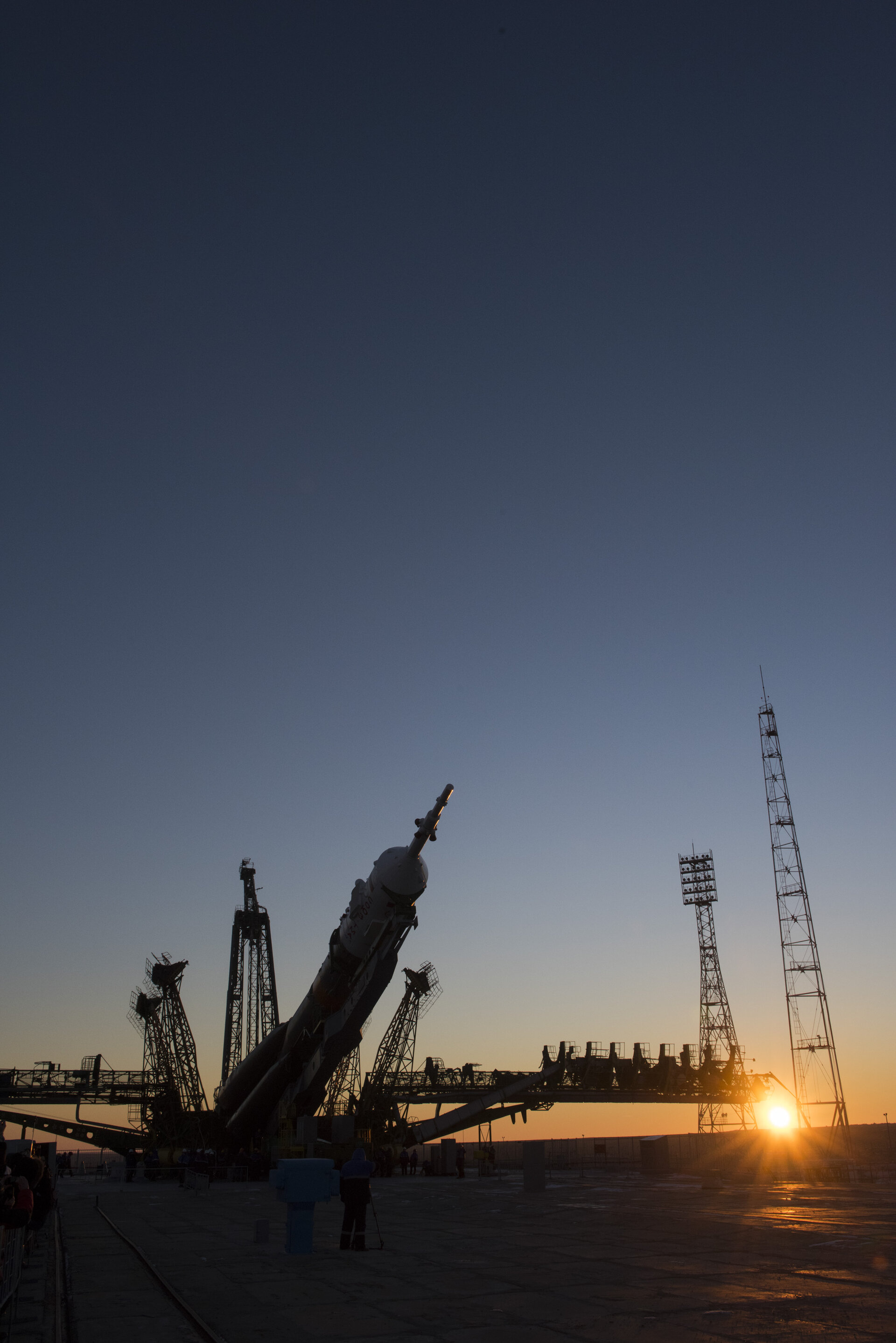 Soyuz TMA-19M spacecraft moved into vertical position