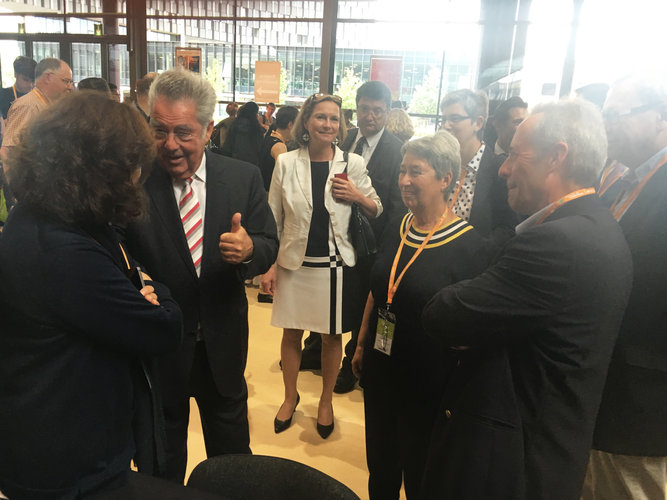 Dr Heinz Fischer, President of the Republic of Austria , visits the ESA booth