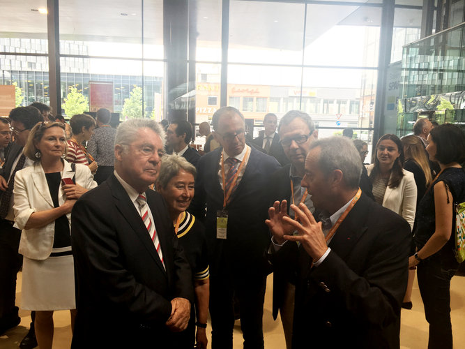 Dr Heinz Fischer, President of the Republic of Austria , visits the ESA booth