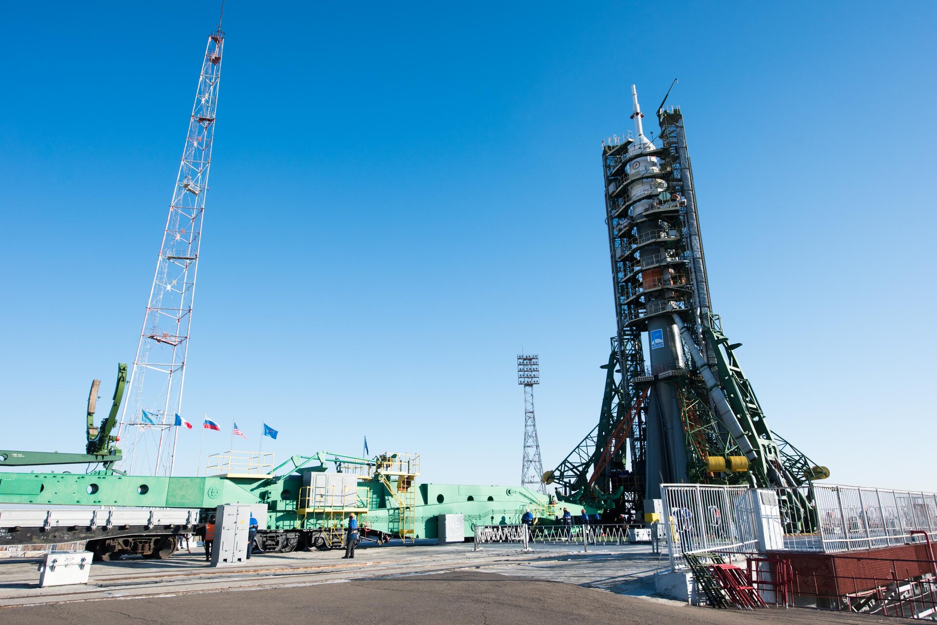 Soyuz spacecraft moved into vertical position