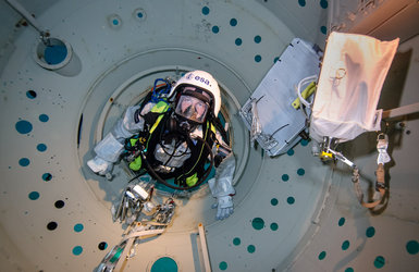 Matthias Maurer at ESA's Neutral Buoyancy Facility