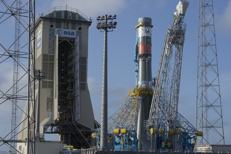 Soyuz VS16 raised into vertical position
