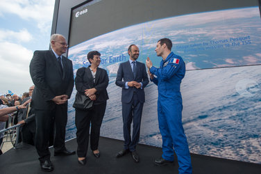 Edouard Philippe and Frédérique Vidal meet Thomas Pesquet and Jean-Yves Le Gall