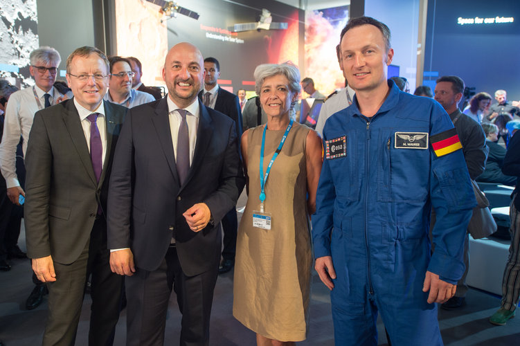 Jan Wörner, Claudie Haigneré and Matthias Maurer with Etienne Schneider 