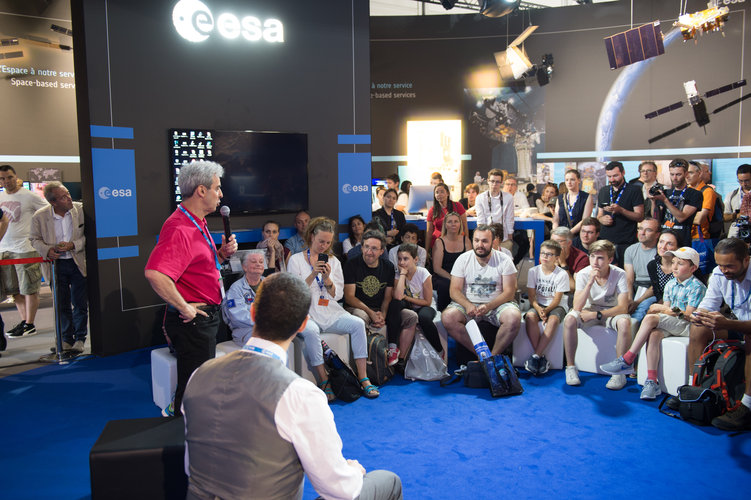 Life on the ISS explained to visitors at the ESA Pavilion