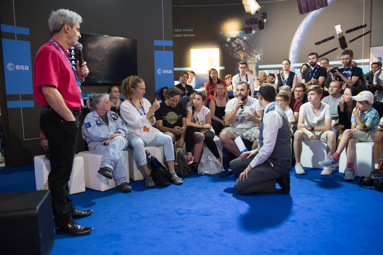 Life on the ISS explained to visitors at the ESA Pavilion