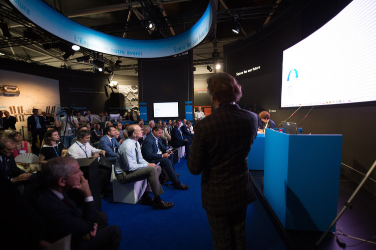 Roundtable: 'The future is here, panel on Govsatcom and 5G'