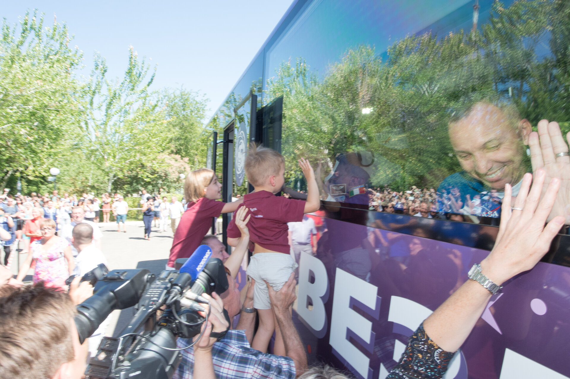 Expedition 52 crewmembers wave farewell to family and friends