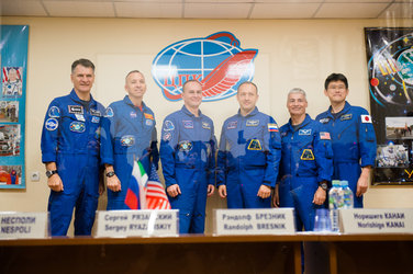 Prime and backup crewmembers during the pre-launch press conference