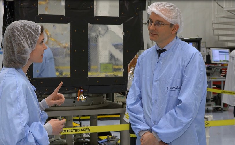 Kristof Gantois in the cleanroom