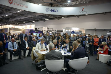 ESA Director General Jan Wörner meets industry in the Space Zone at Farnborough