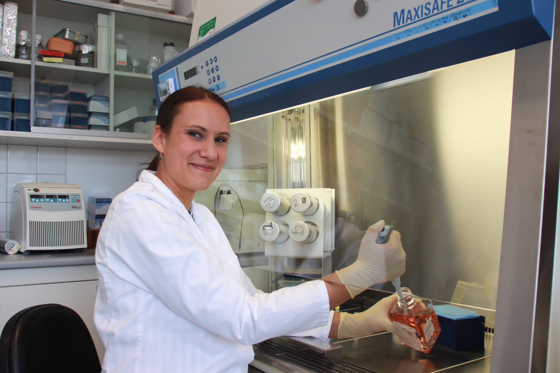 Felicitas Rapp bei der Arbeit im Labor