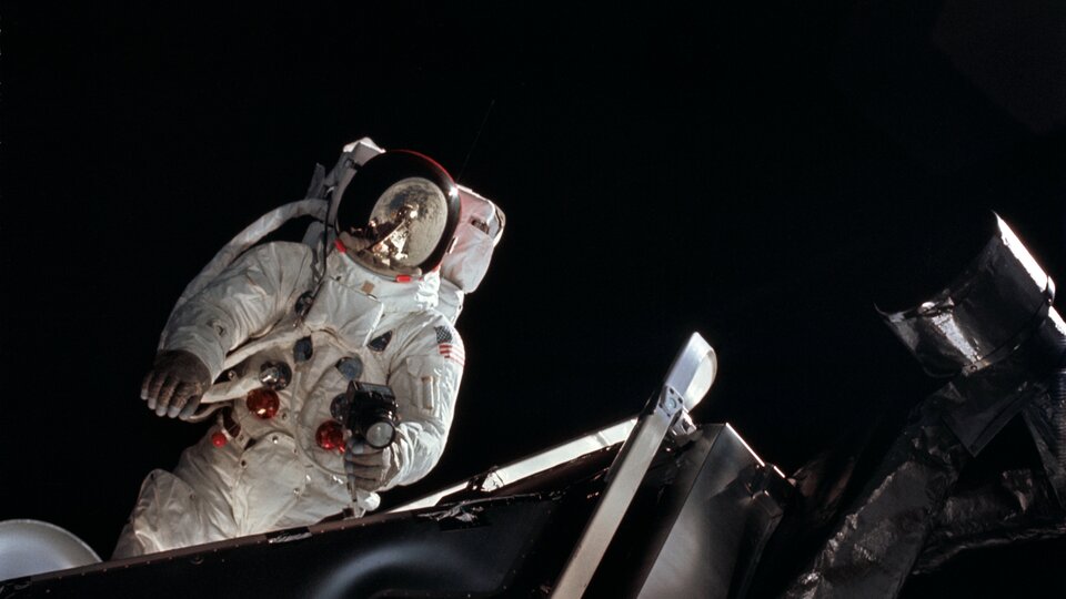 Trying out the Apollo spacesuit