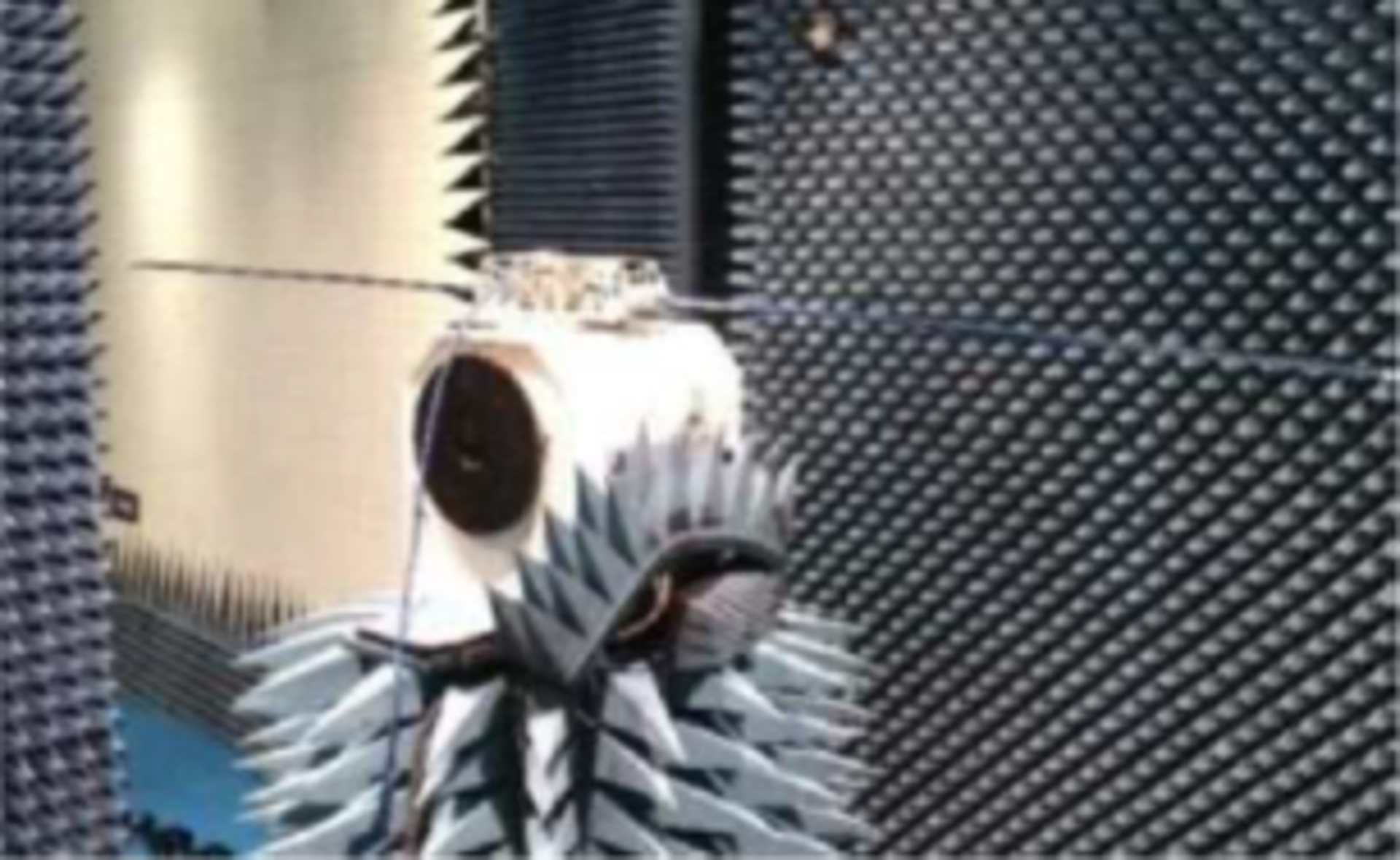 HF-VHF tubular deployable antenna 