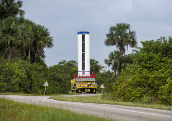 P120C first stage transferred to Vega mobile gantry for VV21, 15 April 2022