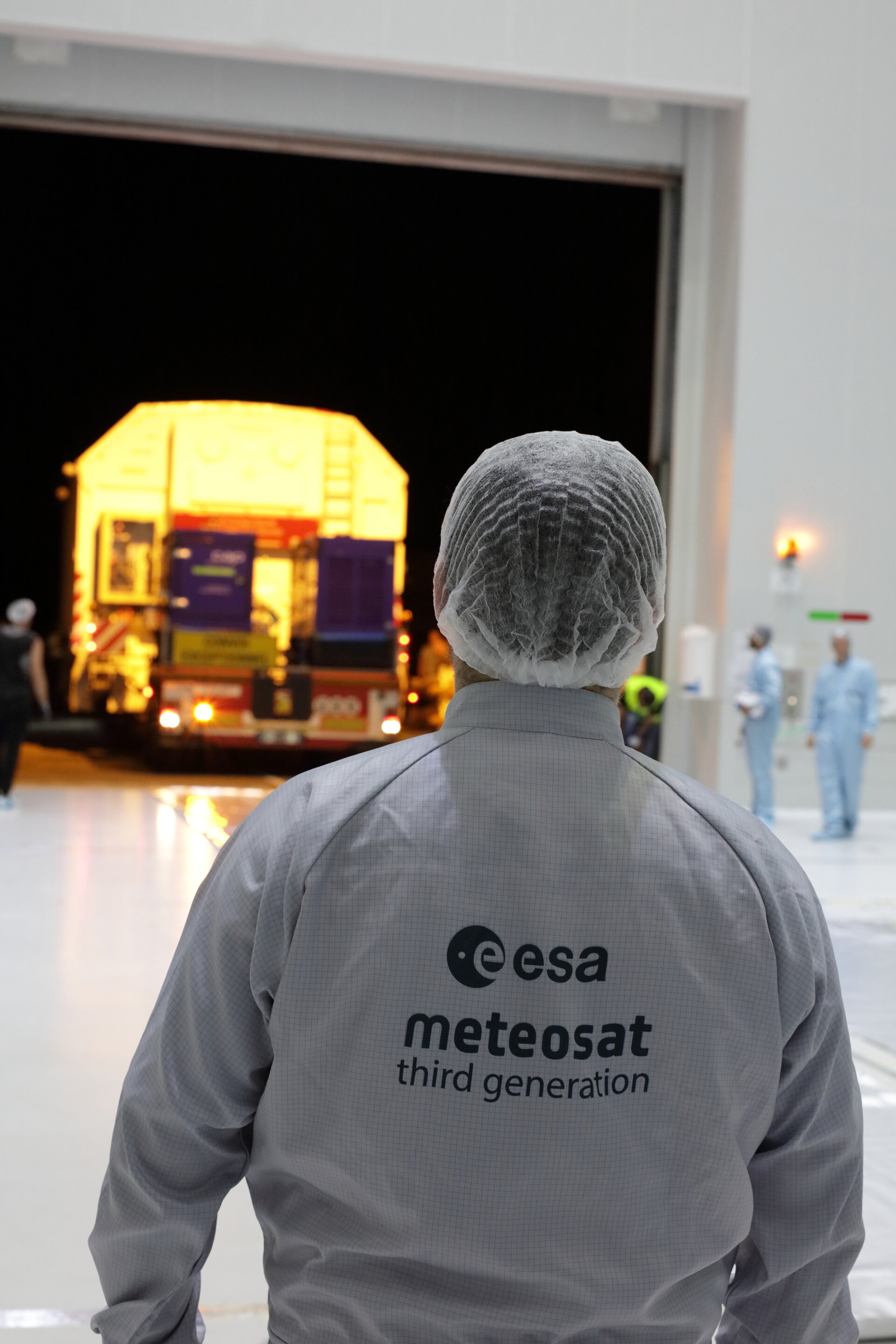 MTG-I1 arrival in the airlock in Kourou