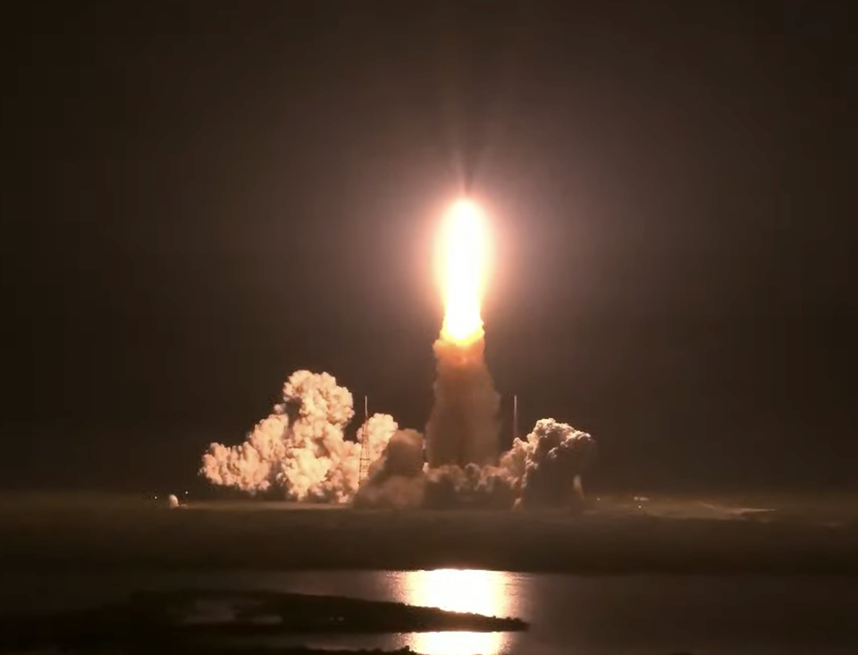 Space Launcher System rocketing to the Moon for Artemis I