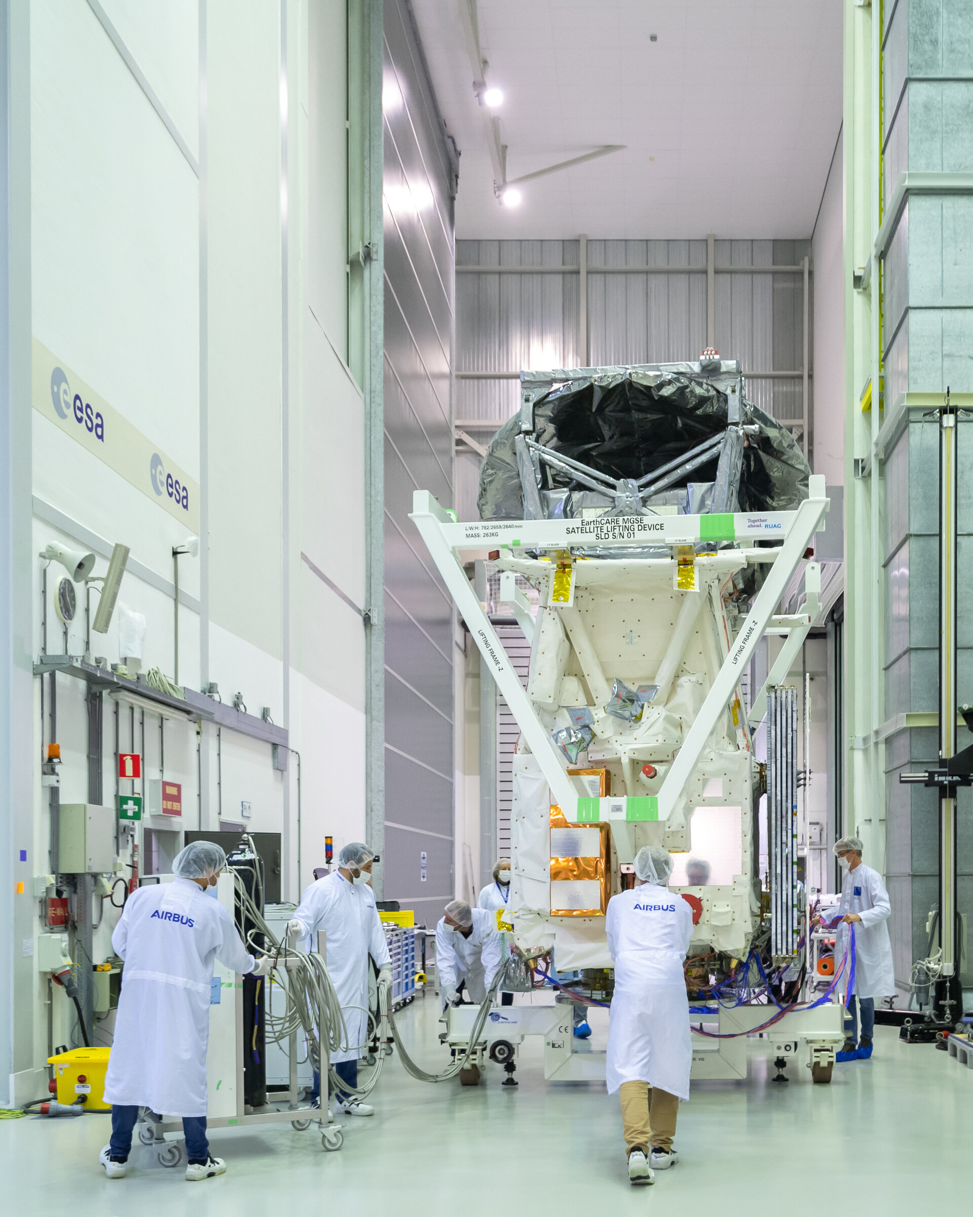 Teamwork to push EarthCARE to the acoustic chamber