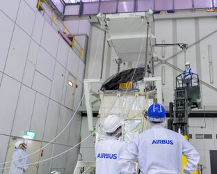 Lifting EarthCARE into the Large Space Simulator 