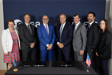 ESA and Vast memorandum signature at ILA