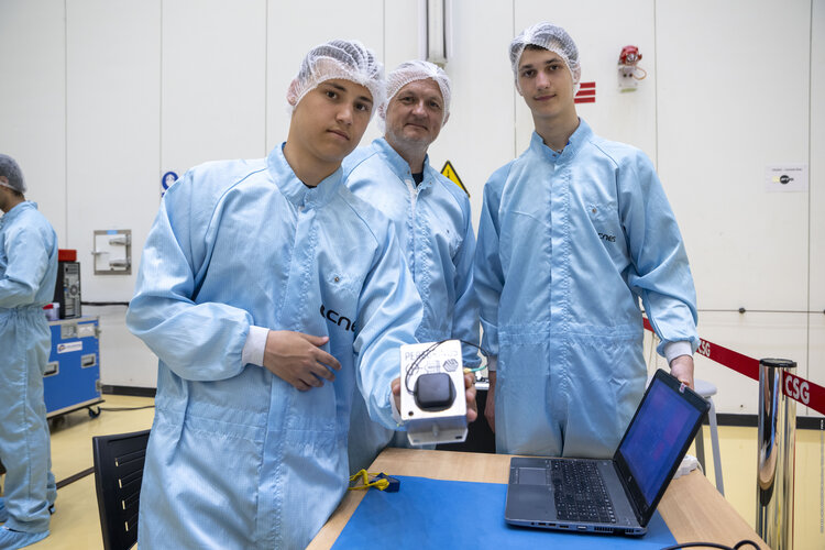 Team from Institut Vallée Bailly preparing Peregrinus for integration on the Payload Integration Plate
