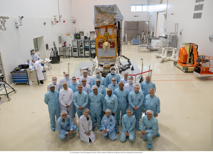 Sentinel-2C launch campaign group photo 
