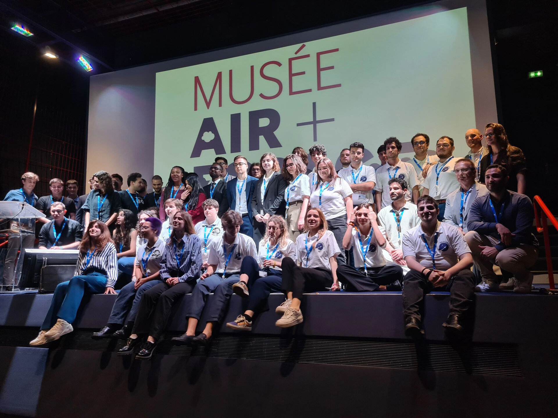 Group picture of the participating students from the 2023-2024 edition of the Challenge at the Aerospace Challenge day
