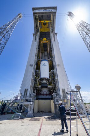 Hoisting Zefiro-40 stage for Vega-C flight VV25 at the launch pad