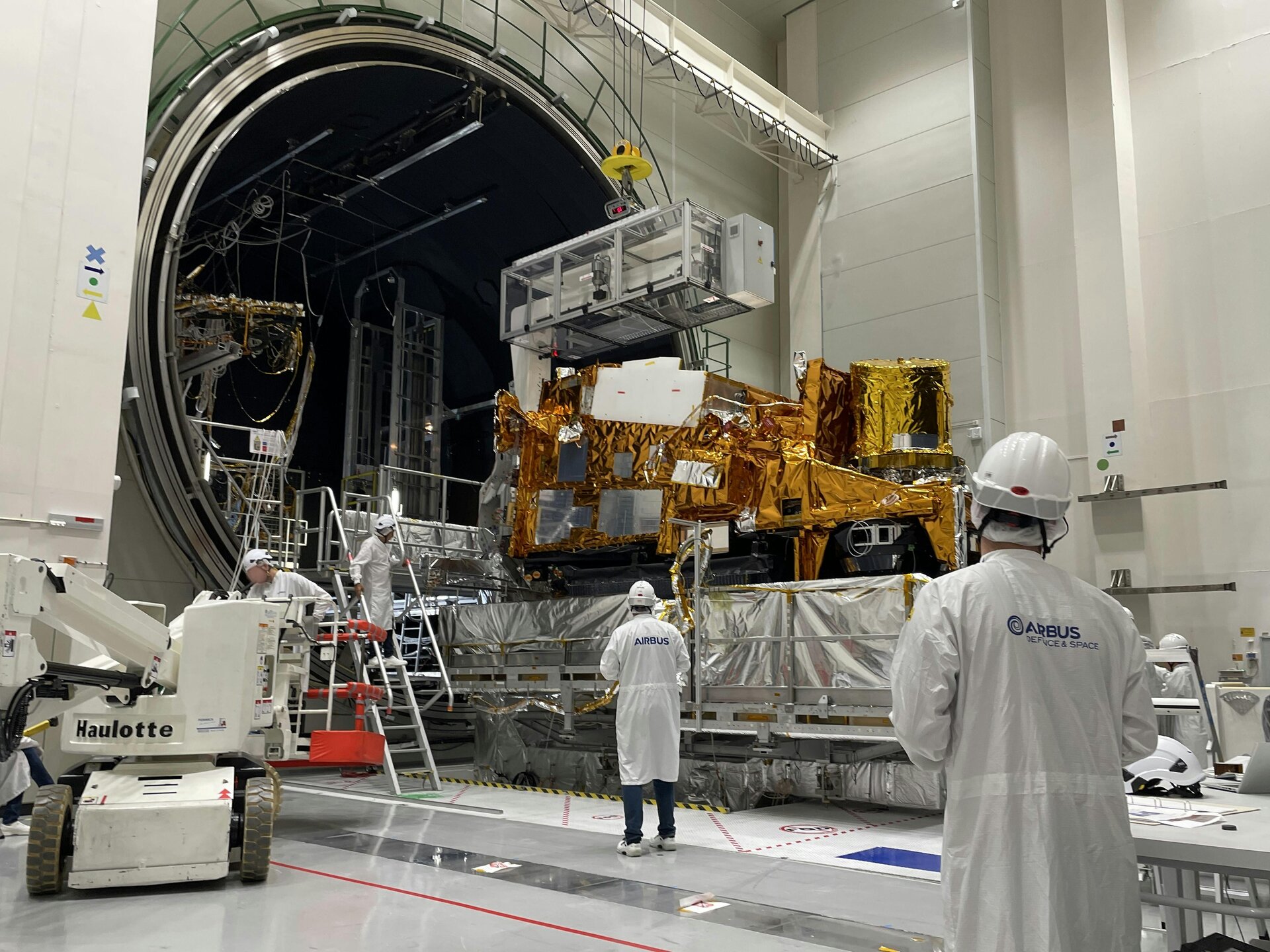 MetOp-SG-B1 enters the thermal-vacuum chamber