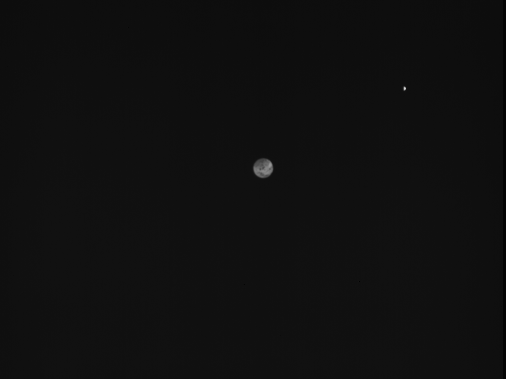 Moon waves goodbye to Hera