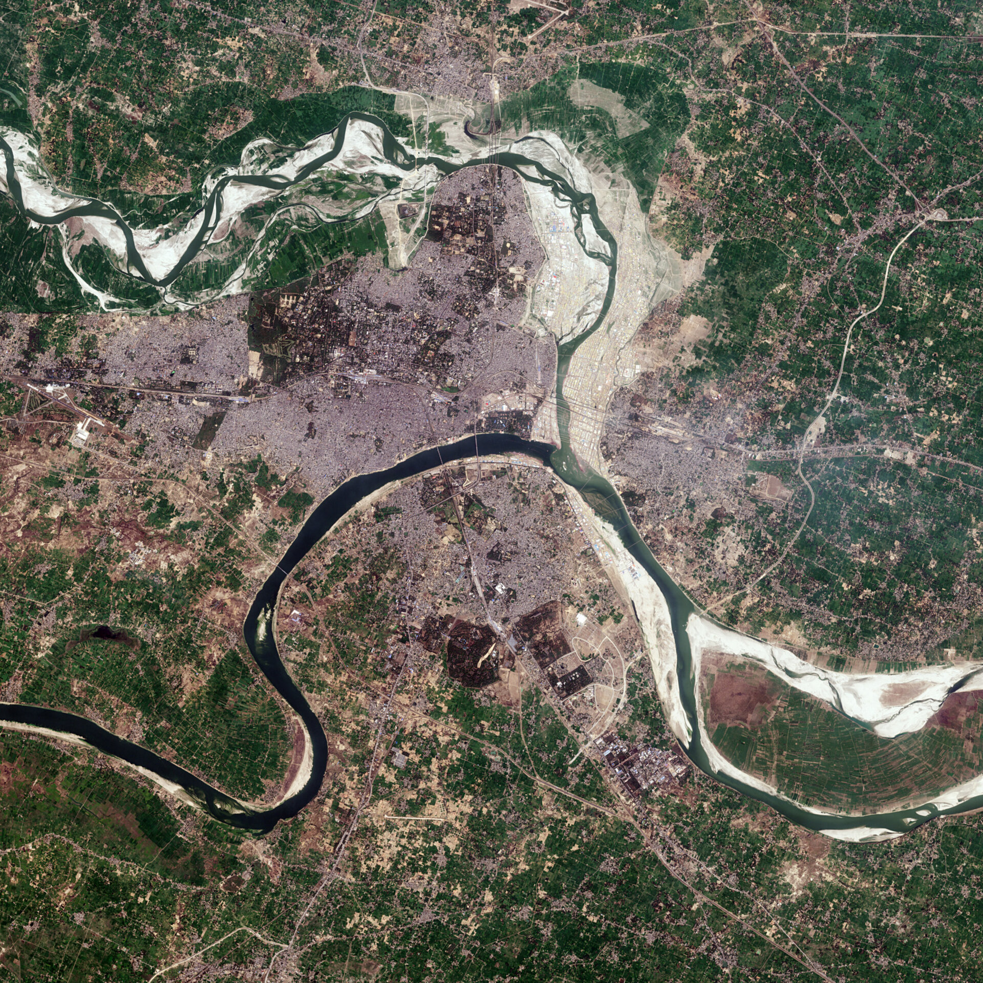 The Copernicus Sentinel-2 mission captured the Maha Kumbh Mela festival, the world’s largest human gathering, which took place in the city of Prayagraj in northern India.
