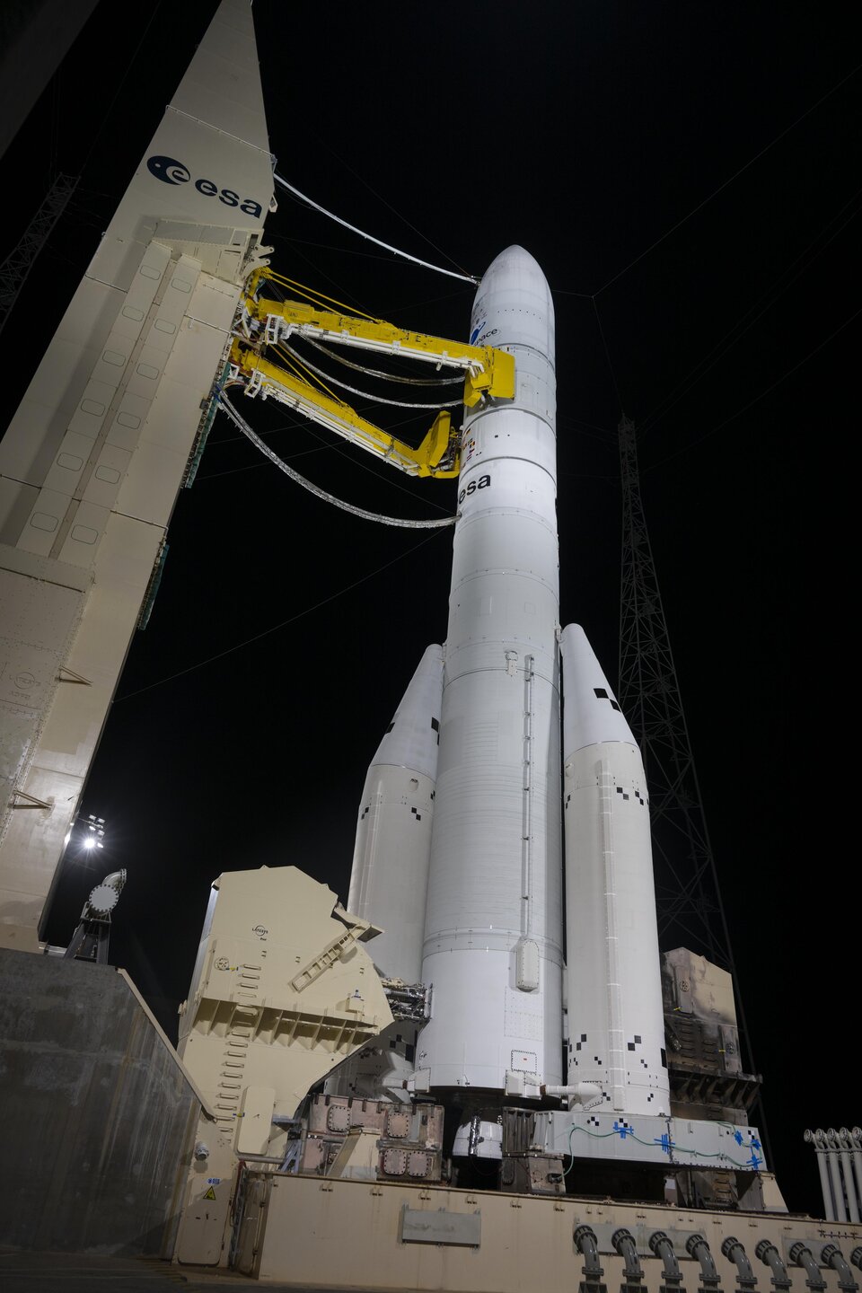 Druhá Ariane 6 na startovací rampě