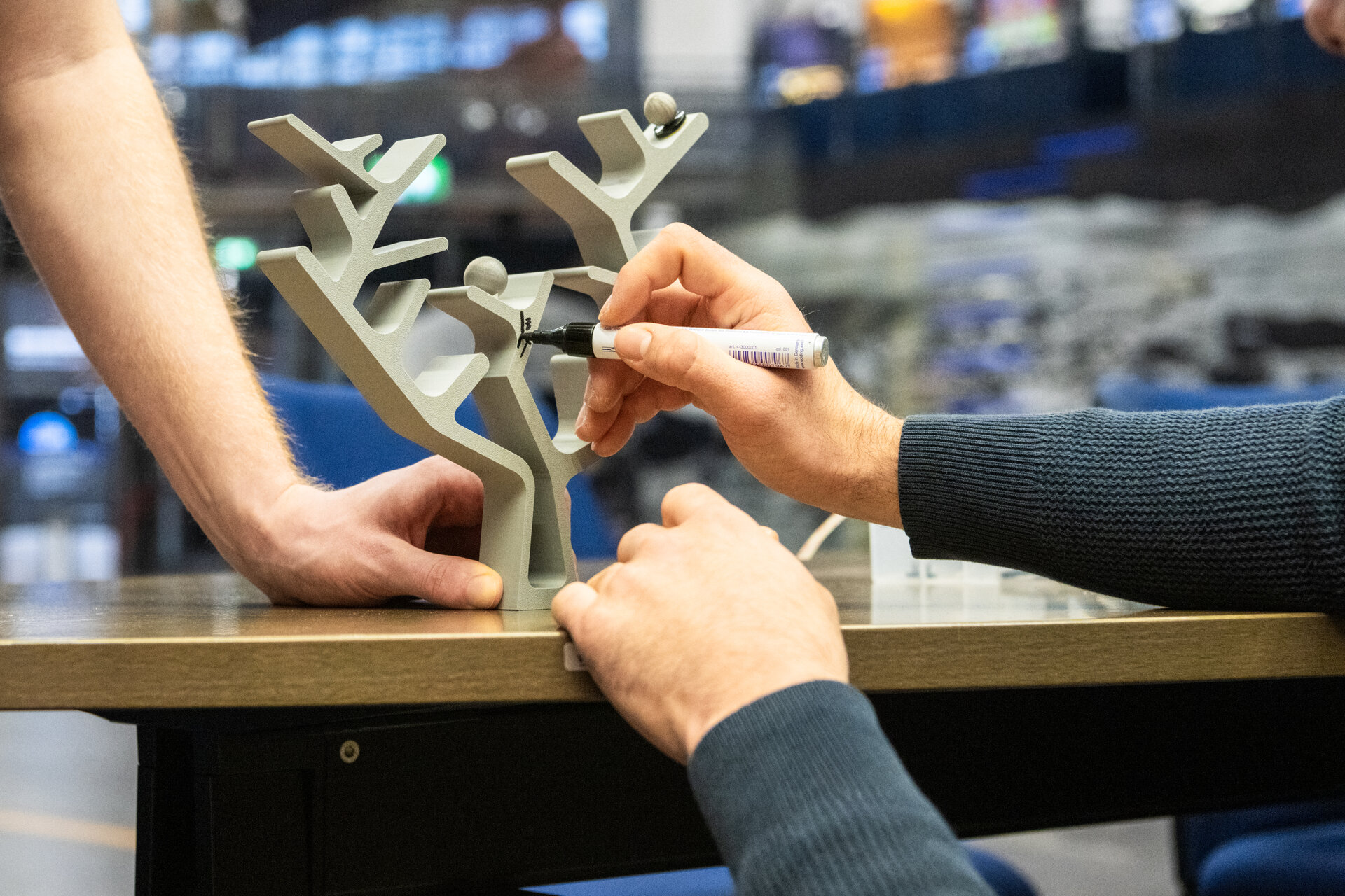 Student teams explore ESTEC’s robotics labs