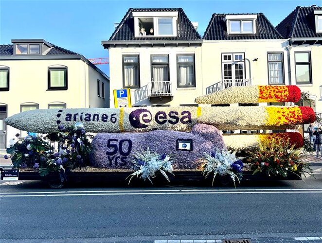 ESA's float in the Bloemencorso Bollenstreek 2025