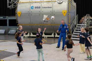 Kids team up with ESA reserve astronaut John McFall for an inspiring Mission X training session