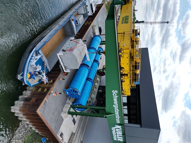 Plato loaded onto vessel for transport to ESTEC