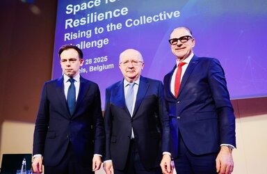 European Commissioner for Defence and Space Andrius Kubilius flanked by Andrzej Domański Minister of Finance and Economy of Poland and ESA Director General Josef Aschbacher. 