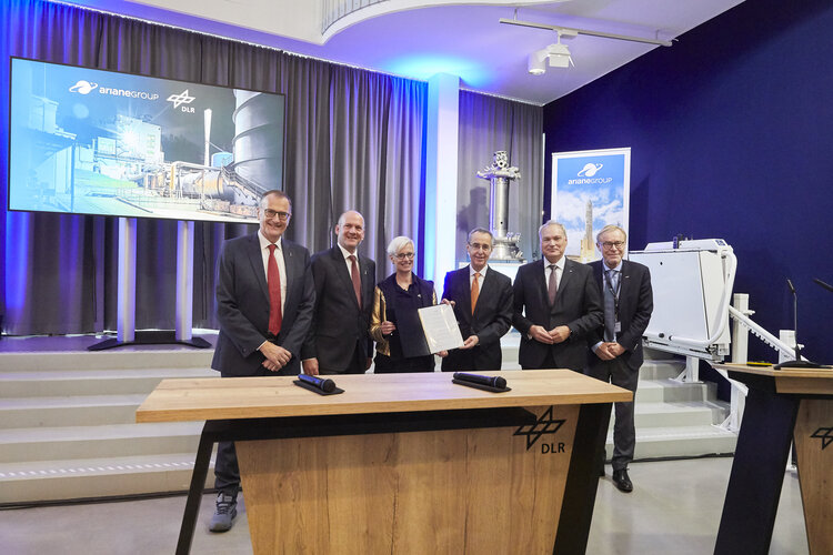 Representatives from ESA, ArianeGroup and DLR signing the Vinci agreement