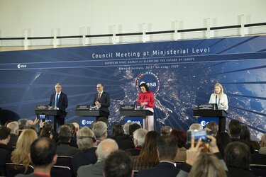 The outcomes of ESA's Ministerial Council were announced at a press conference in Bremen on 27 November. 