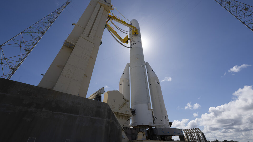 Rollout of Ariane 6 A62 flight VA 256 with Copernicus Sentinel-1D